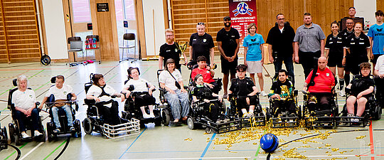 Power Cats (in weiß) & Power Lions (in schwarz)